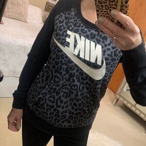 NIKE Cheetah Print Sweatshirt Kangaroo Pocket Jersey Crew Neck Size XS